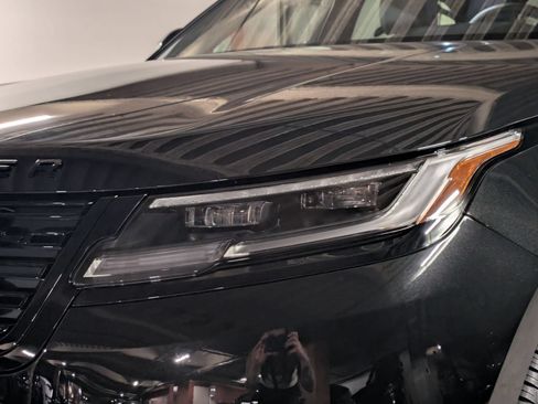 New 2026 Land Rover Range Rover Velar S AWD/4WD image 9