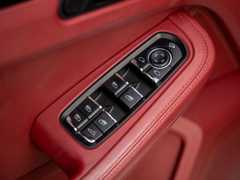 Certified 2023 Porsche Macan image 22