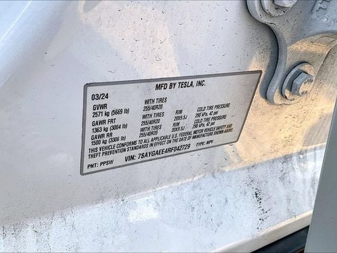 Used 2024 Tesla Model Y Long Range AWD/4WD image 16