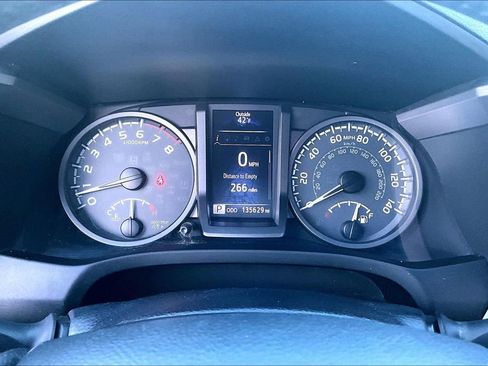 Used 2017 Toyota Tacoma TRD Off-Road image 14