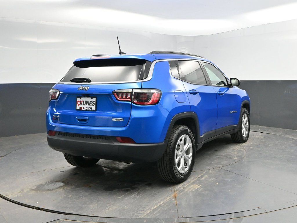 Used 2024 Jeep Compass Latitude AWD/4WD image 7