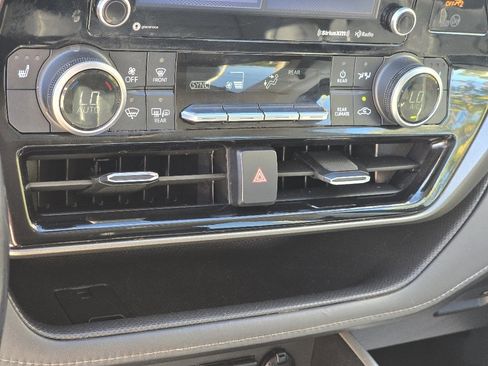 Used 2021 Toyota Highlander XLE image 20