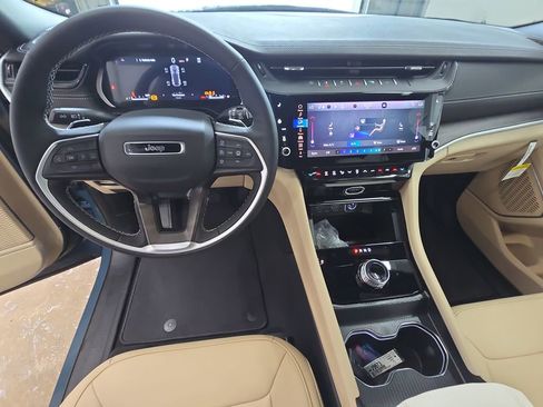 New 2026 Jeep Grand Cherokee Limited image 16