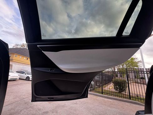 Used 2016 Tesla Model X Performance image 23