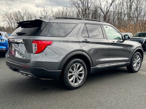 Used 2023 Ford Explorer XLT w/ Equipment Group 202A image 3