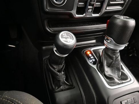 Used 2021 Jeep Wrangler Unlimited Sport AWD/4WD image 25