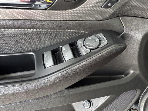 Used 2023 Chevrolet Traverse Premier image 10