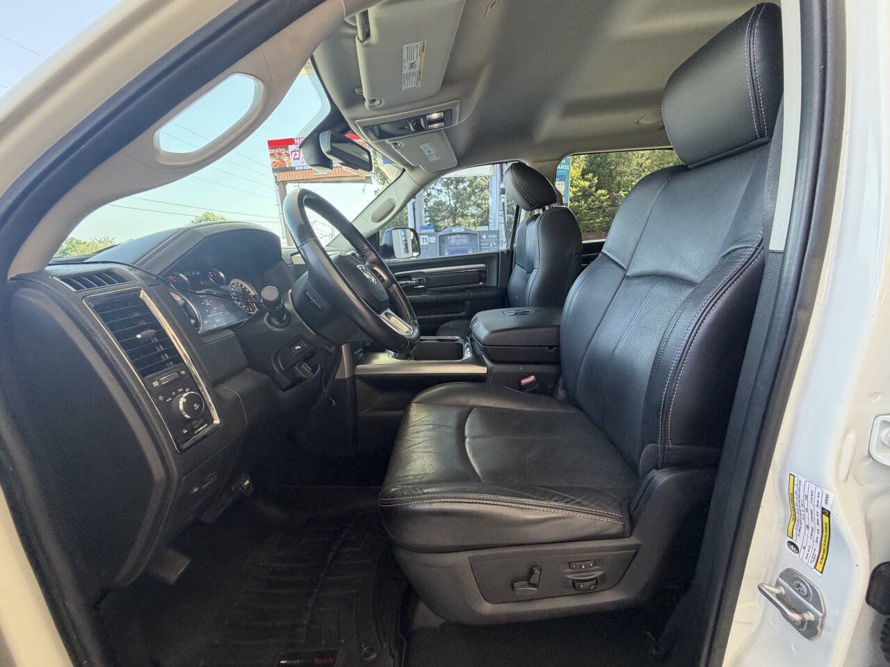 Used 2018 RAM 2500 Laramie w/ Sport Appearance Group AWD/4WD image 4