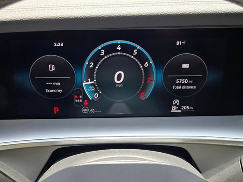 Used 2026 Volkswagen Tiguan SE w/ Panoramic Sunroof Package FWD image 23
