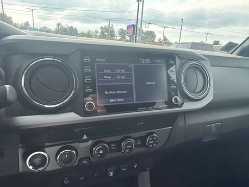Used 2020 Toyota Tacoma TRD Off-Road w/ Technology Package AWD/4WD image 26