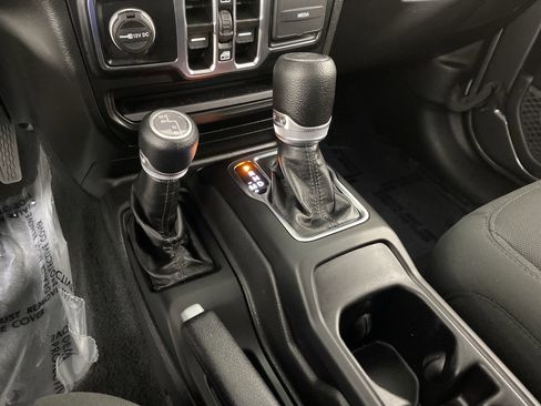 Used 2022 Jeep Gladiator Sport image 33