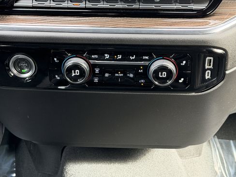 Used 2024 Chevrolet Silverado 1500 LT image 22