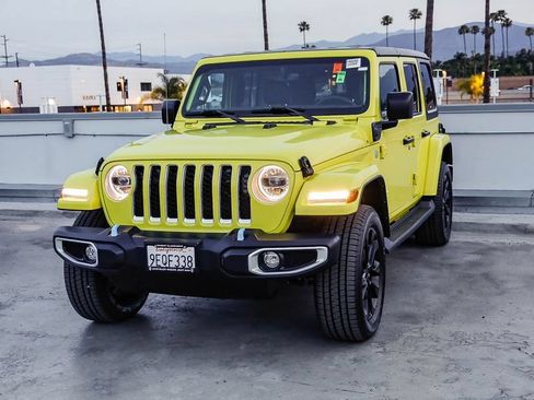 Used 2023 Jeep Wrangler Unlimited Sahara AWD/4WD image 4