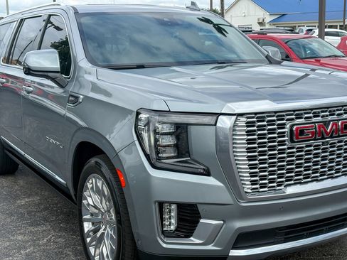 Used 2024 GMC Yukon XL Denali w/ Advanced Technology Package AWD/4WD image 3