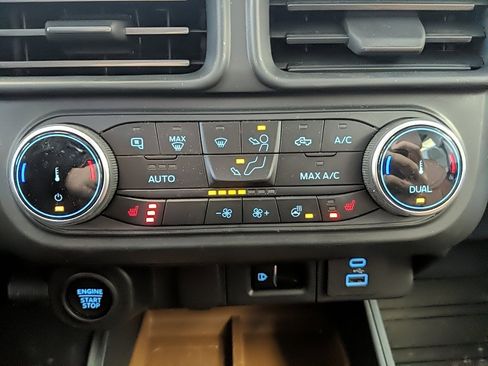 Used 2022 Ford Maverick Lariat w/ Lariat Luxury Package image 24