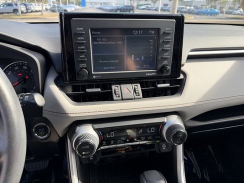 Used 2021 Toyota RAV4 XLE Premium image 17