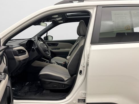 Used 2025 Subaru Forester Premium AWD/4WD image 11