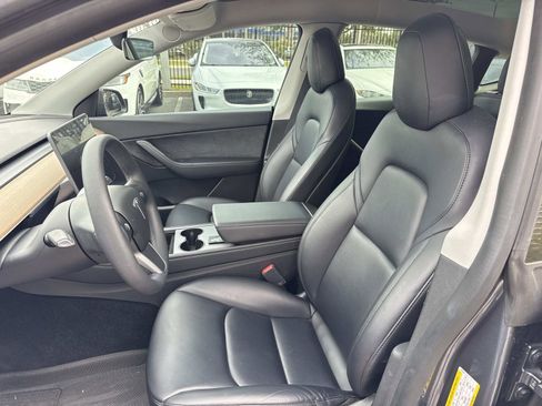 Used 2022 Tesla Model Y Long Range image 22