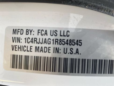 Used 2024 Jeep Grand Cherokee L Laredo RWD image 32