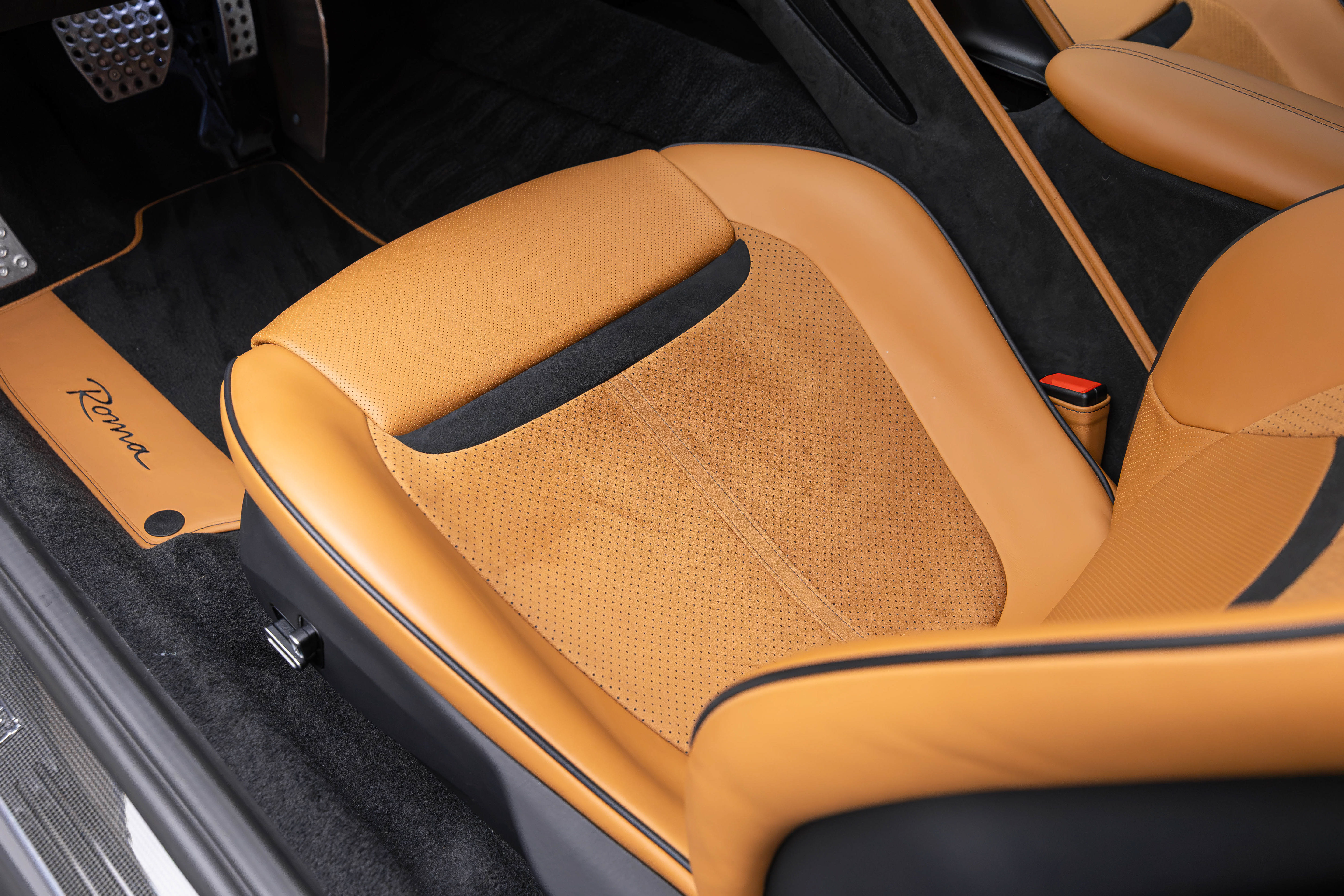 Used 2022 Ferrari Roma RWD image 19