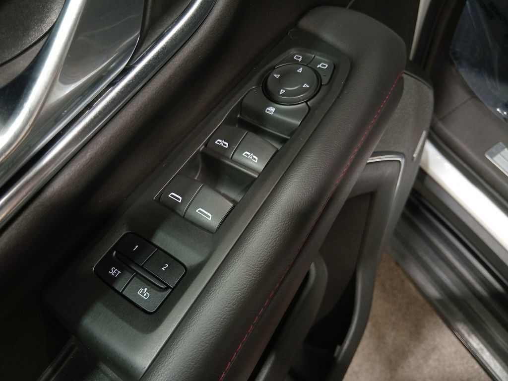 Used 2021 Chevrolet Suburban RST AWD/4WD image 17