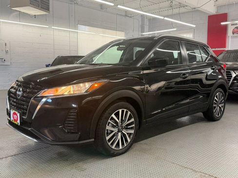 Used 2022 Nissan Kicks SV FWD image 1