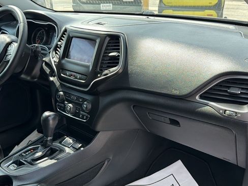 Used 2021 Jeep Cherokee Latitude Plus FWD image 30