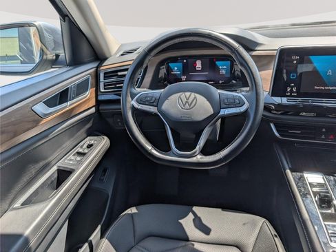 Used 2025 Volkswagen Atlas SE AWD/4WD image 19