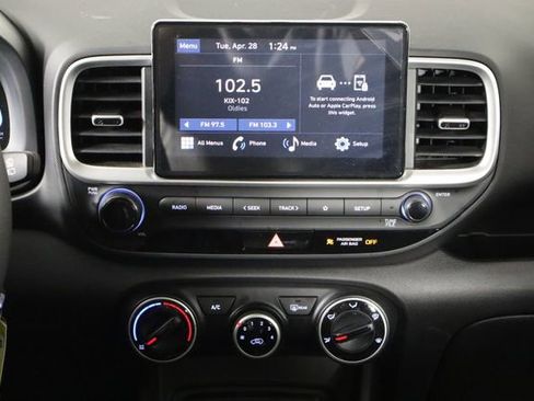 Used 2025 Hyundai Venue SE FWD image 16