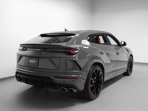 Used 2022 Lamborghini Urus AWD/4WD image 34