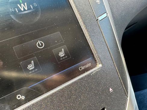 Used 2013 Lincoln MKZ image 21