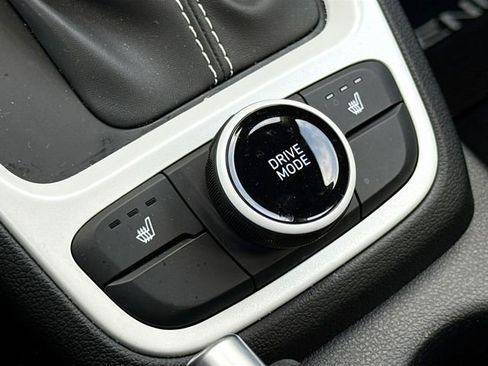 Used 2025 Hyundai Venue Limited image 22