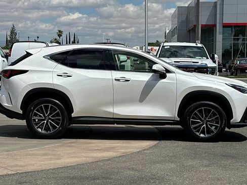 Used 2025 Lexus NX 250 FWD image 3