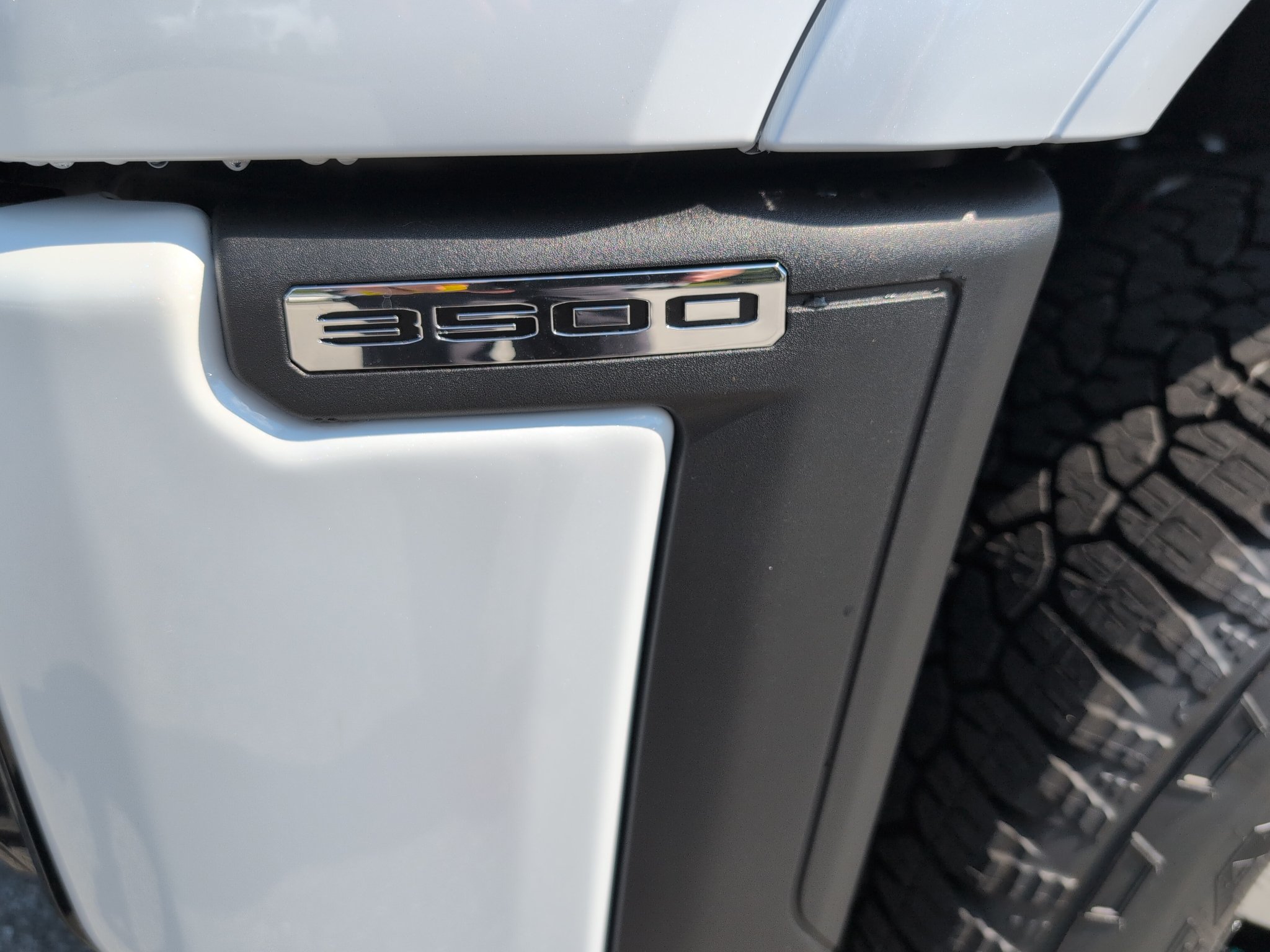 New 2026 GMC Sierra 3500 Denali Ultimate w/ LPO, Black Badging Package AWD/4WD image 2