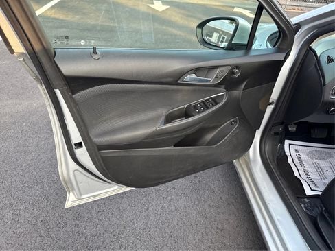 Used 2017 Chevrolet Cruze LT FWD image 20