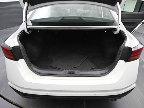 Used 2025 Nissan Altima 2.5 SR FWD image 14