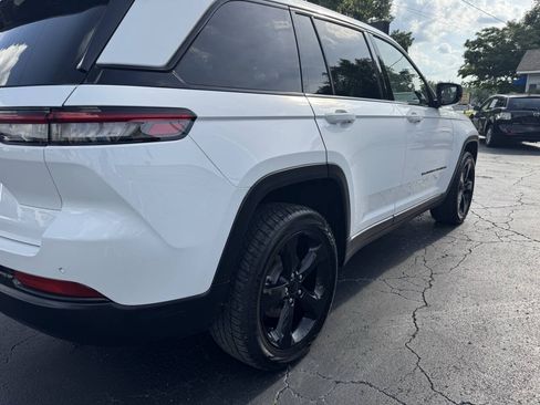 Used 2023 Jeep Grand Cherokee Altitude RWD image 18