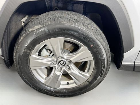 Used 2025 Toyota RAV4 LE AWD/4WD image 13