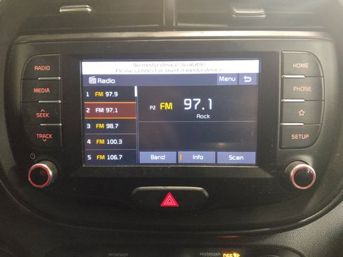 Used 2020 Kia Soul LX FWD image 25