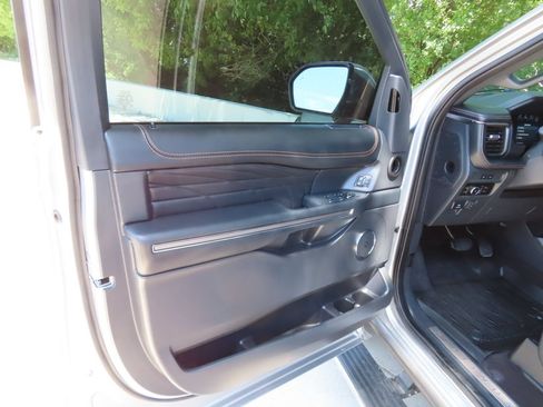 Used 2023 Ford Expedition Platinum AWD/4WD image 25