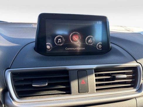 Used 2018 MAZDA MAZDA3 Touring image 17