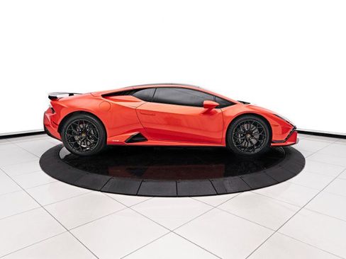Used 2023 Lamborghini Huracan Tecnica image 3