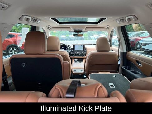 Certified 2024 Nissan Pathfinder Platinum w/ Lighting Package (N93) AWD/4WD image 25