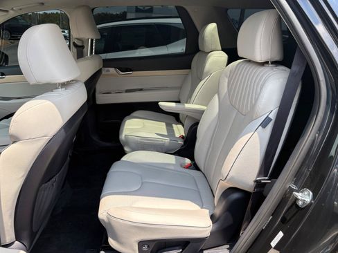 Used 2023 Hyundai Palisade Limited FWD image 21