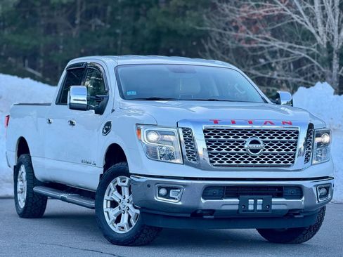 Used 2016 Nissan Titan SL image 3