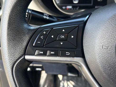 Used 2022 Nissan Versa SV image 35