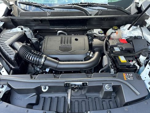 Used 2023 GMC Acadia SLT image 24