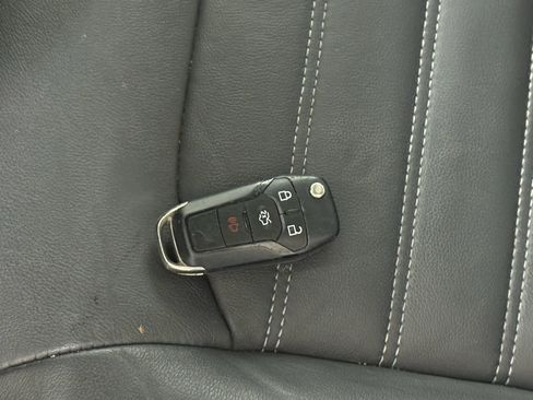 Used 2016 Ford Fusion SE w/ Equipment Group 202A image 17