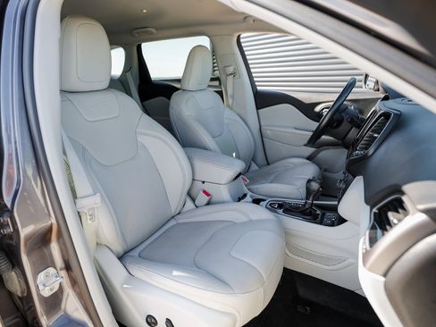 Used 2019 Jeep Cherokee Limited image 28