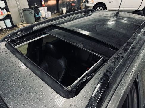 Used 2022 Jeep Cherokee Limited image 11